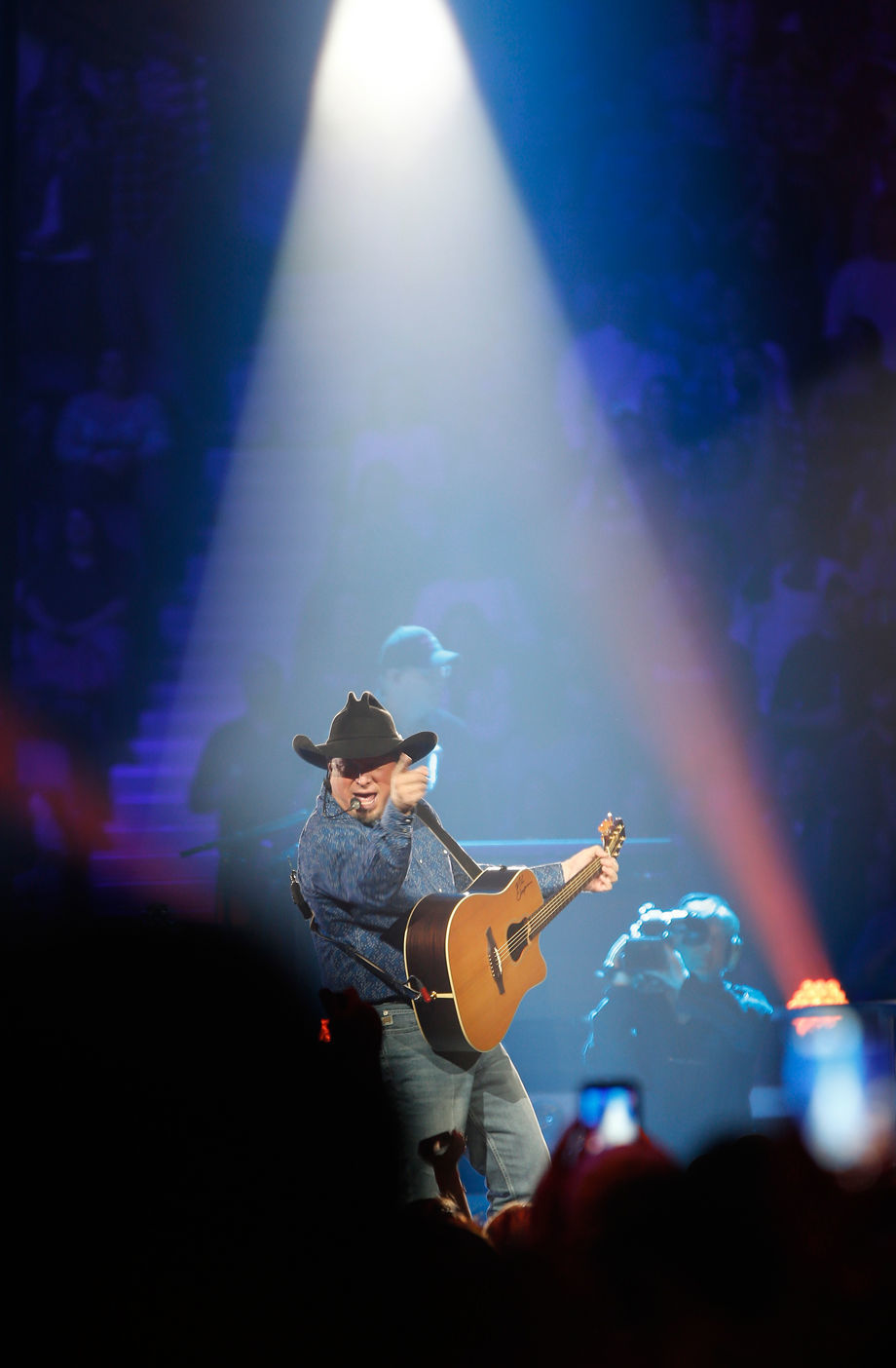 2016 Garth Brooks